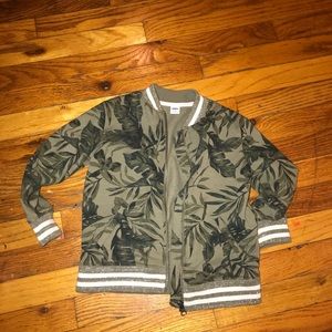 Leaf 🍃 patterned jacket